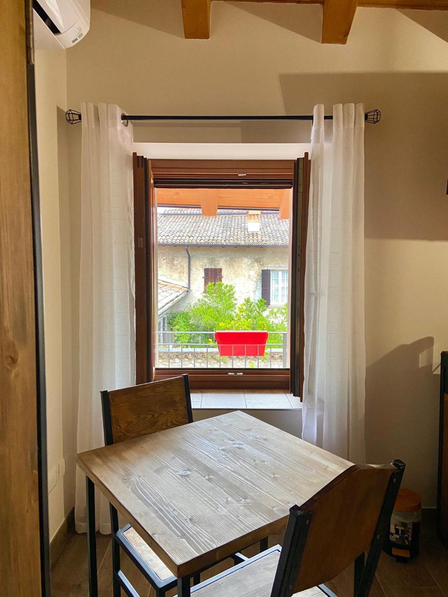La Volpe Rossa Rooms And Apartments Сан-Феліче-дель-Бенако Екстер'єр фото